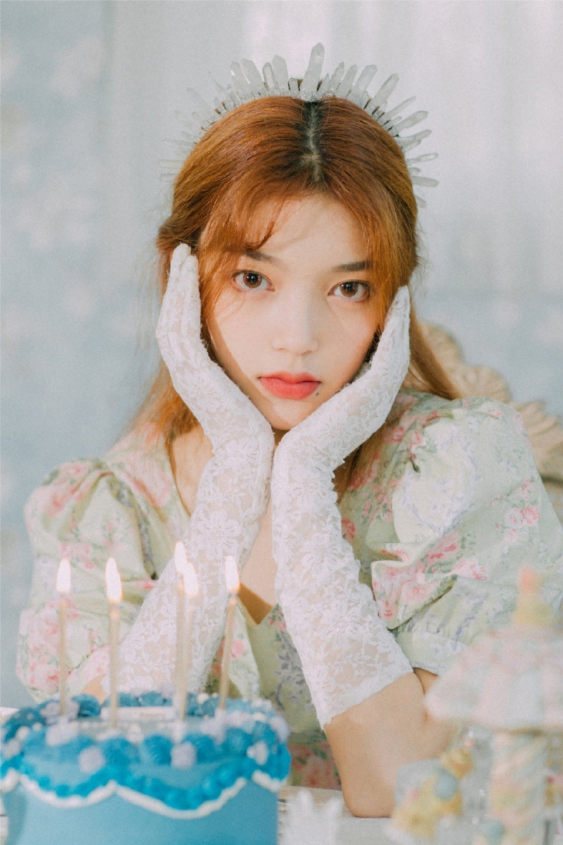 金发少女红唇雪肤美丽动人写真  第2张