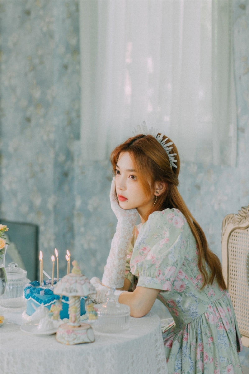 金发少女红唇雪肤美丽动人写真  第4张