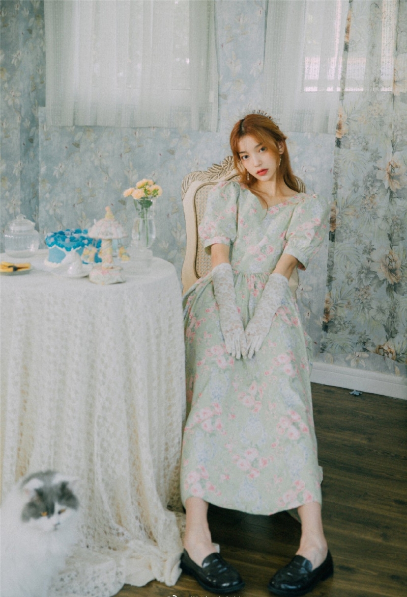 金发少女红唇雪肤美丽动人写真  第5张