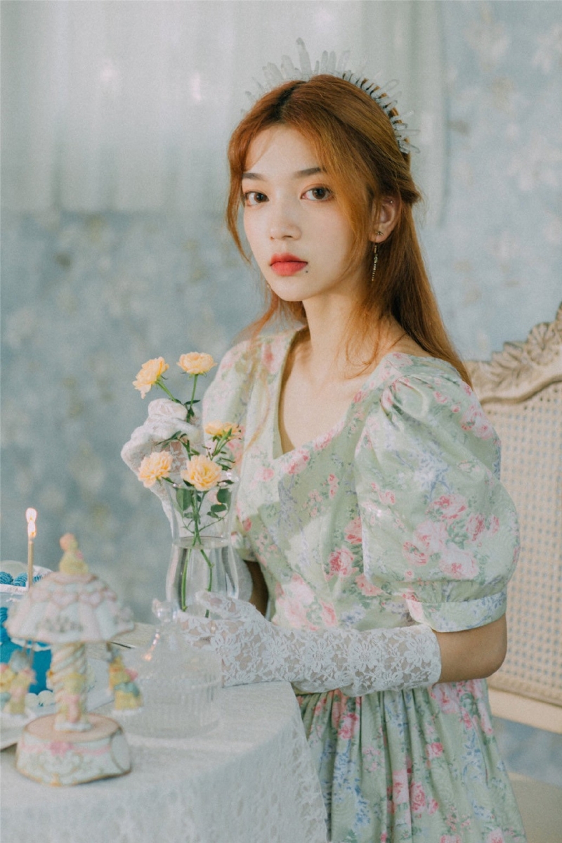 金发少女红唇雪肤美丽动人写真  第7张
