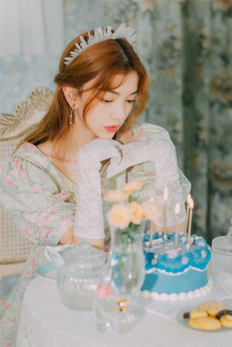 金发少女红唇雪肤美丽动人写真  第9张