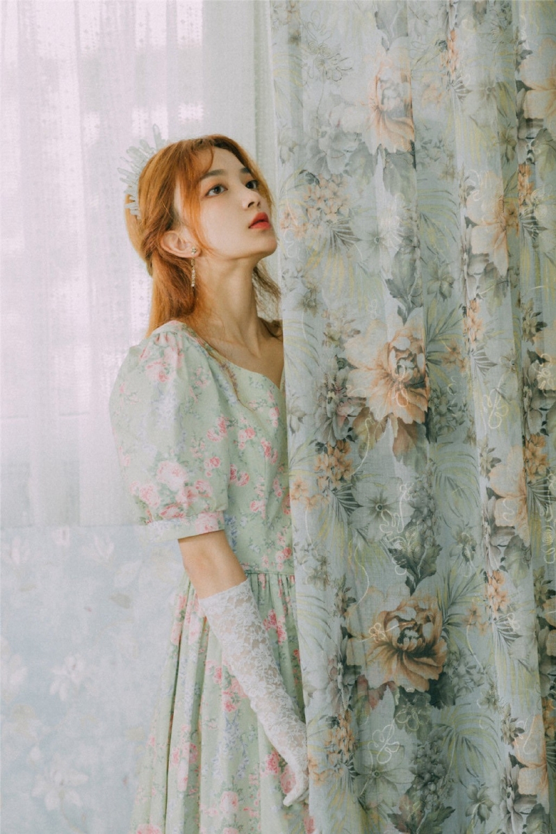 金发少女红唇雪肤美丽动人写真  第11张
