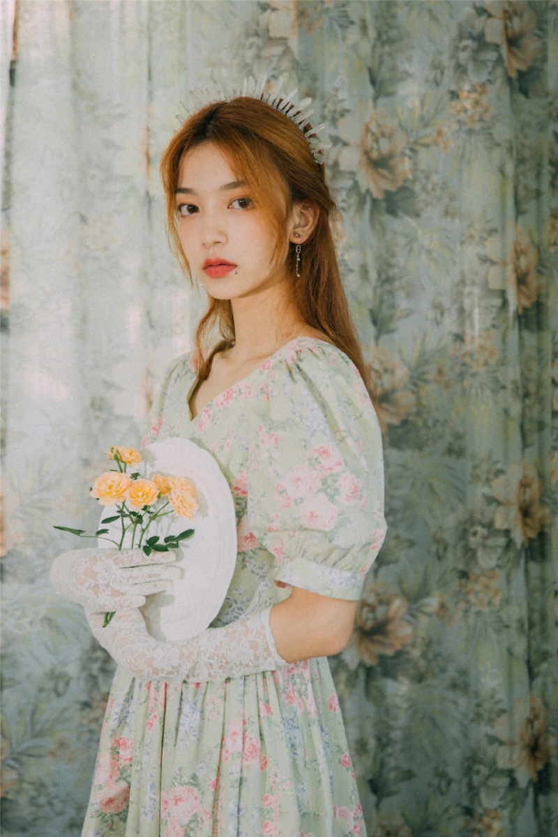 金发少女红唇雪肤美丽动人写真  第12张