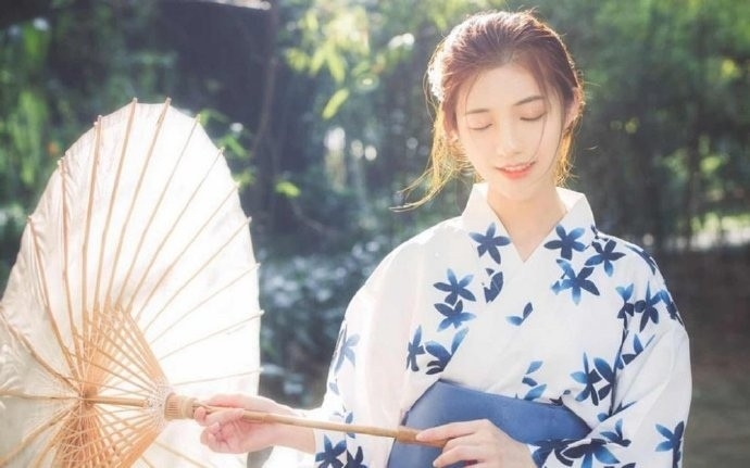 金发少女日式和服清纯动人套图  第2张
