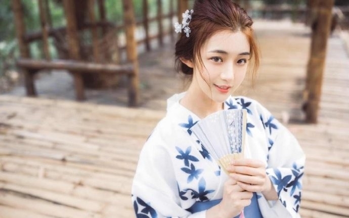 金发少女日式和服清纯动人套图  第3张