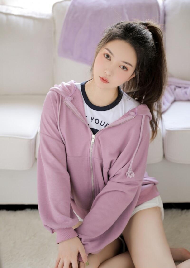 高马尾美女休闲运动服私房写真  第2张