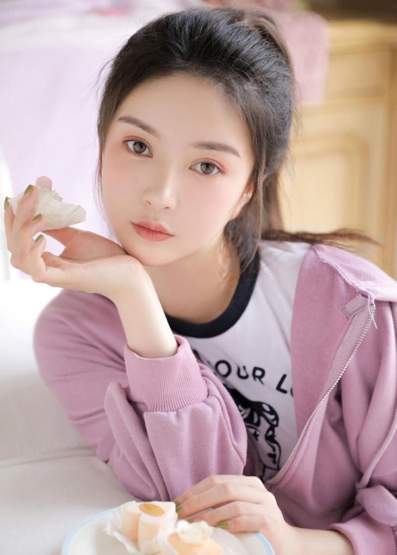 高马尾美女休闲运动服私房写真  第6张
