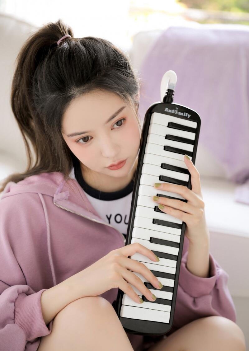 高马尾美女休闲运动服私房写真  第7张