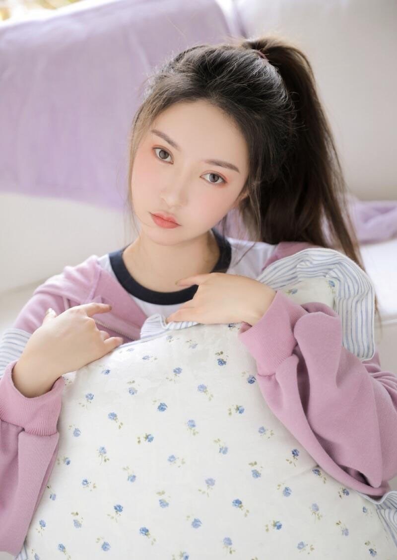 高马尾美女休闲运动服私房写真  第8张