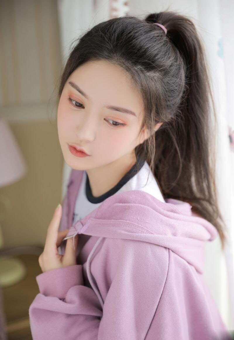 高马尾美女休闲运动服私房写真  第9张