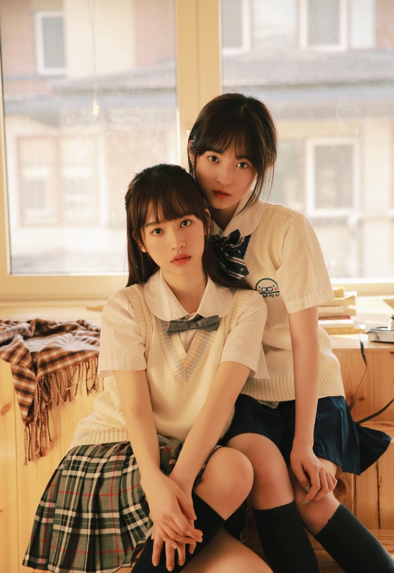 学生装姐妹花清纯可人女生照片  第2张