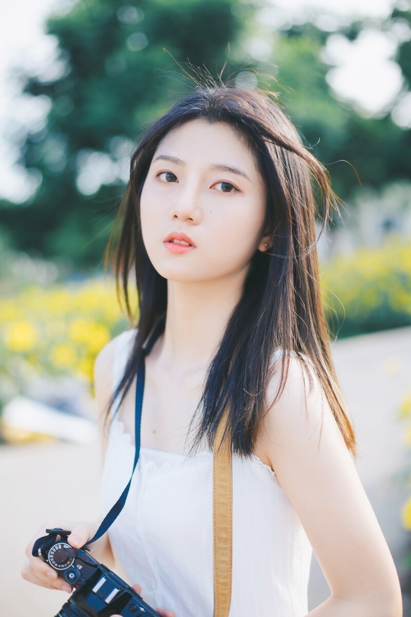 90后文艺美人花海高清写真集  第4张