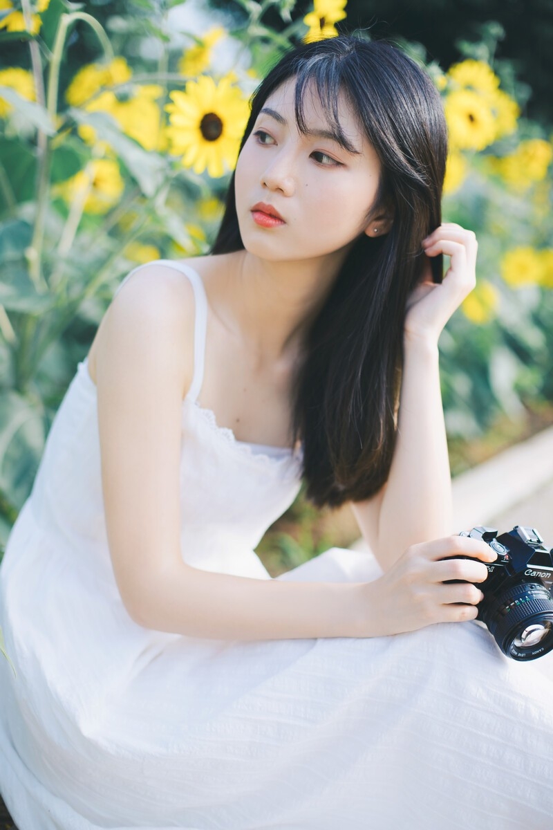 90后文艺美人花海高清写真集  第7张