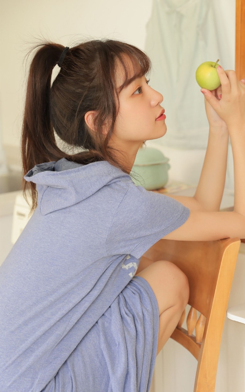 俏皮少女性格古灵精怪可爱图片  第1张