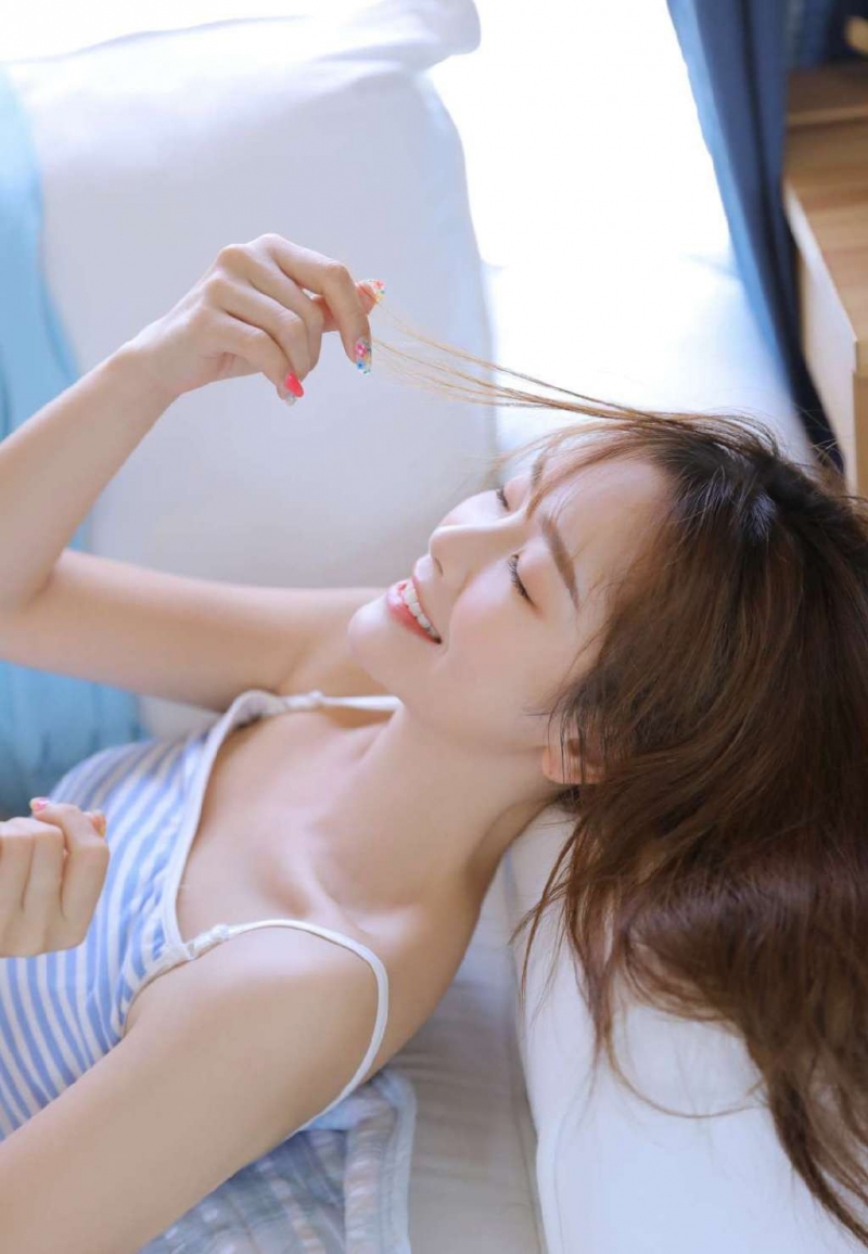丸子头美女细腰长腿极品图库  第4张