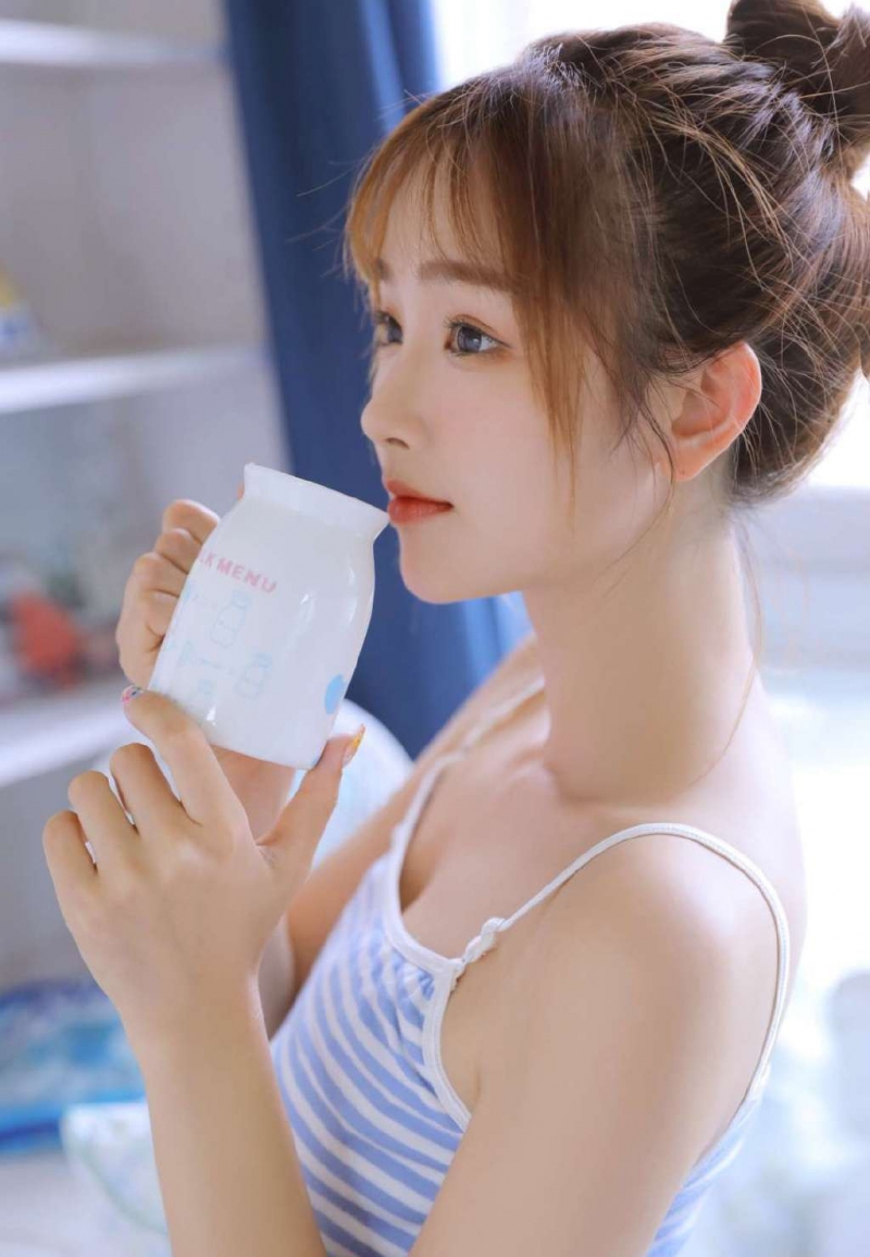 丸子头美女细腰长腿极品图库  第8张