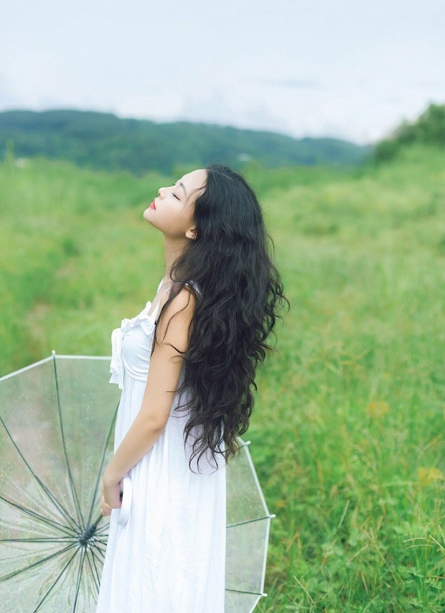 清纯美女吊带白裙仙气飘飘美图  第2张