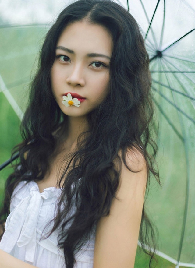 清纯美女吊带白裙仙气飘飘美图  第3张