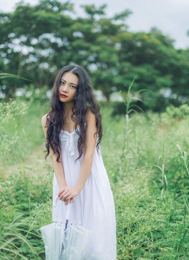 清纯美女吊带白裙仙气飘飘美图  第5张
