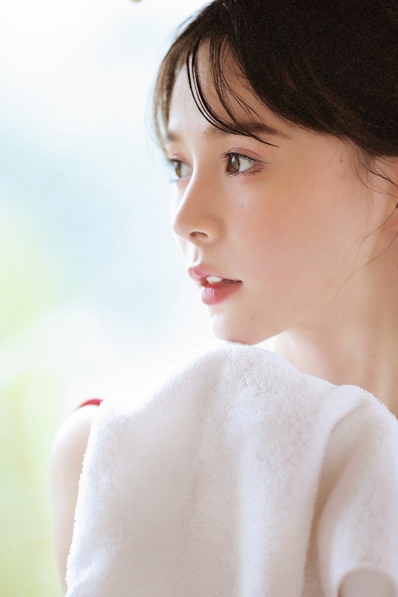 湿发美少女光滑牛奶肌浴室套图  第3张