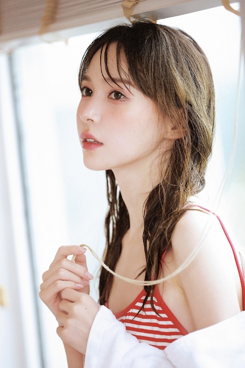 湿发美少女光滑牛奶肌浴室套图  第4张