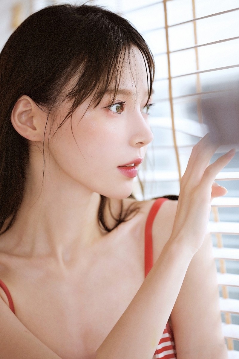 湿发美少女光滑牛奶肌浴室套图  第6张