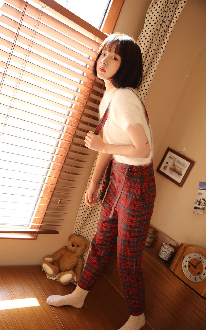 睡衣美女齐肩短发乖巧文静图片  第3张