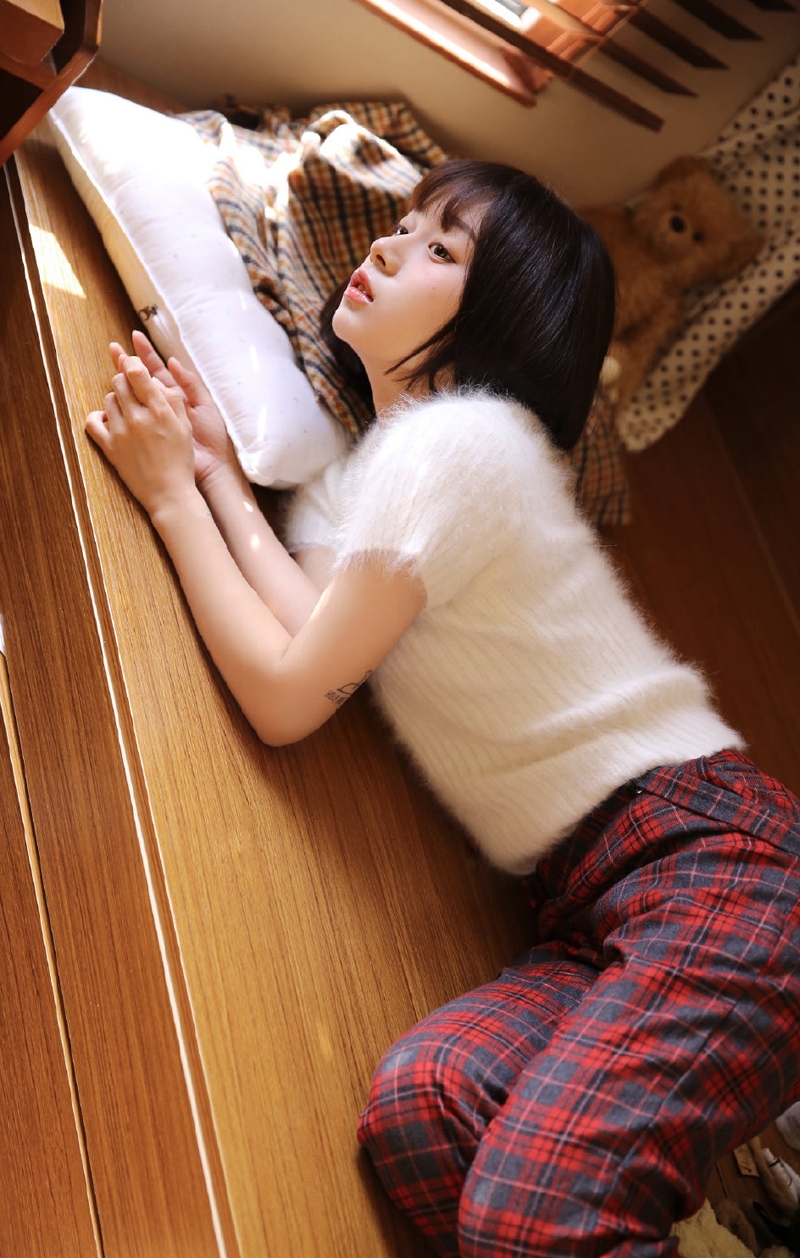睡衣美女齐肩短发乖巧文静图片  第5张