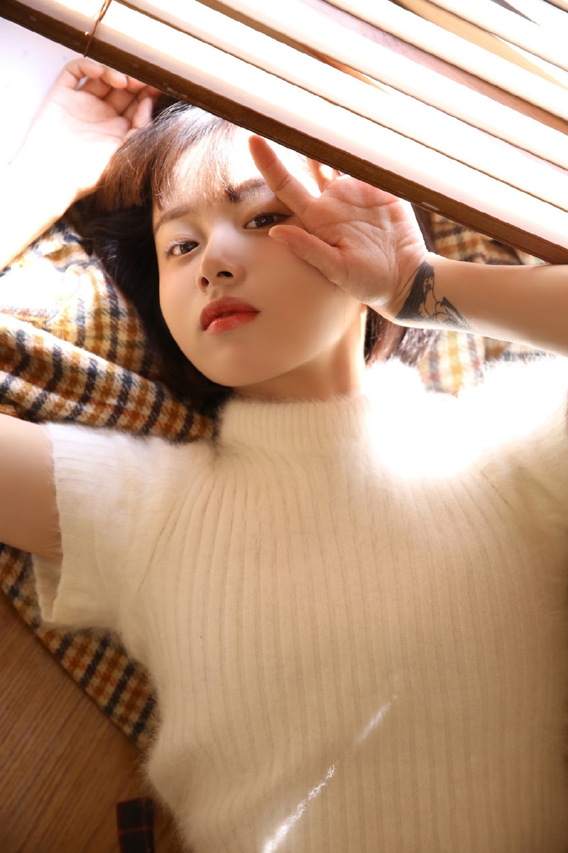 睡衣美女齐肩短发乖巧文静图片  第7张