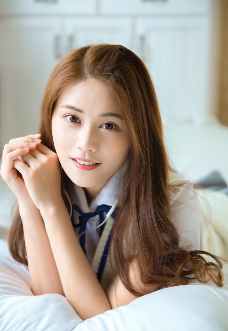 长发美女校花学生制服短裙套图  第8张