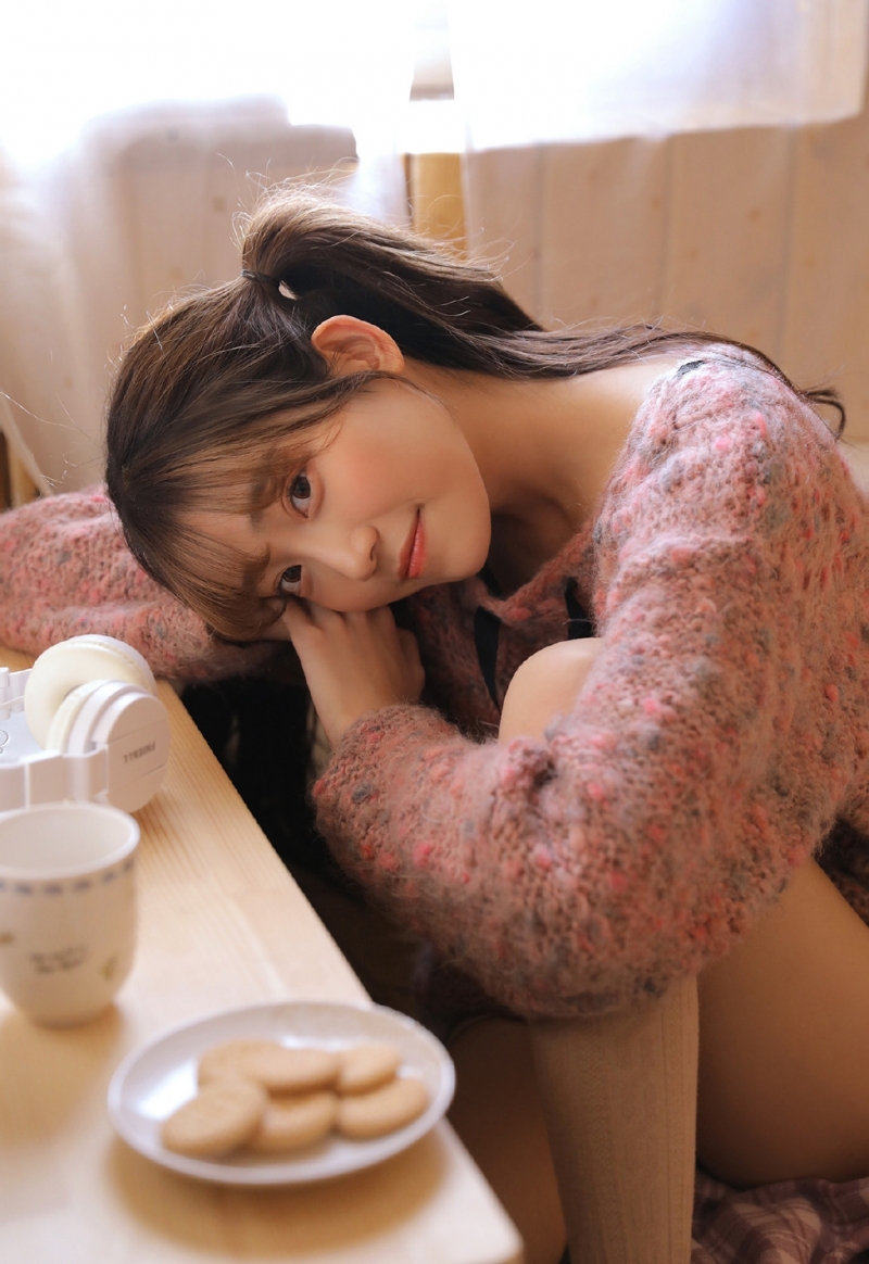 双马尾萌妹子超短裤大长腿套图  第7张