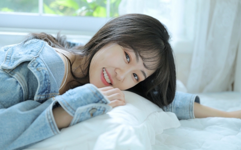 甜美女孩吊带香肩清新可人套图  第8张