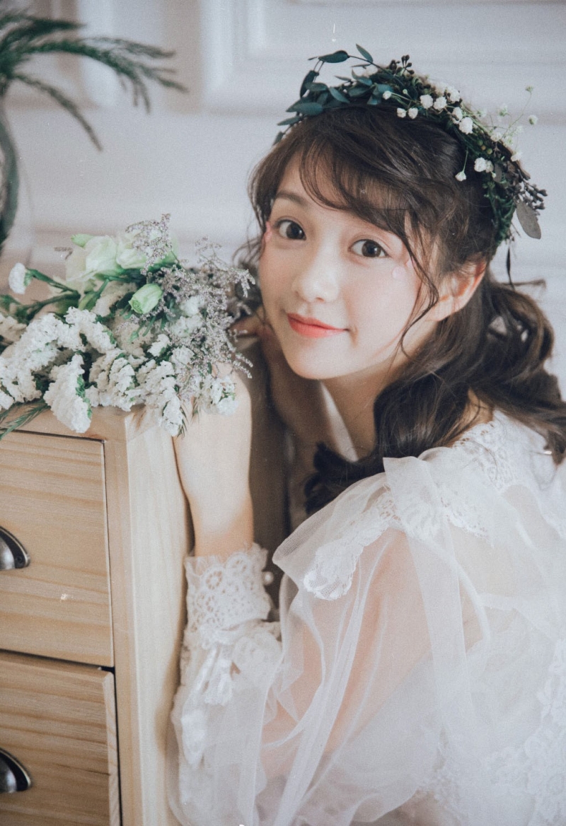 元气少女蕾丝纱裙白嫩肌肤美图  第2张