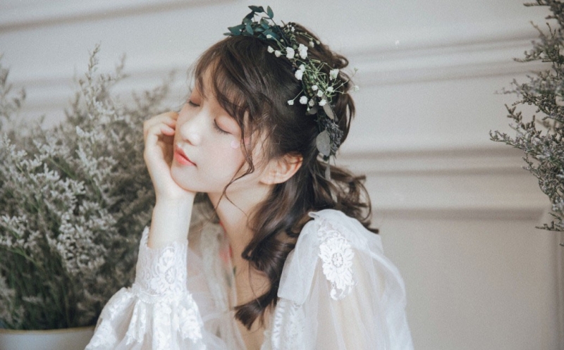 元气少女蕾丝纱裙白嫩肌肤美图  第4张