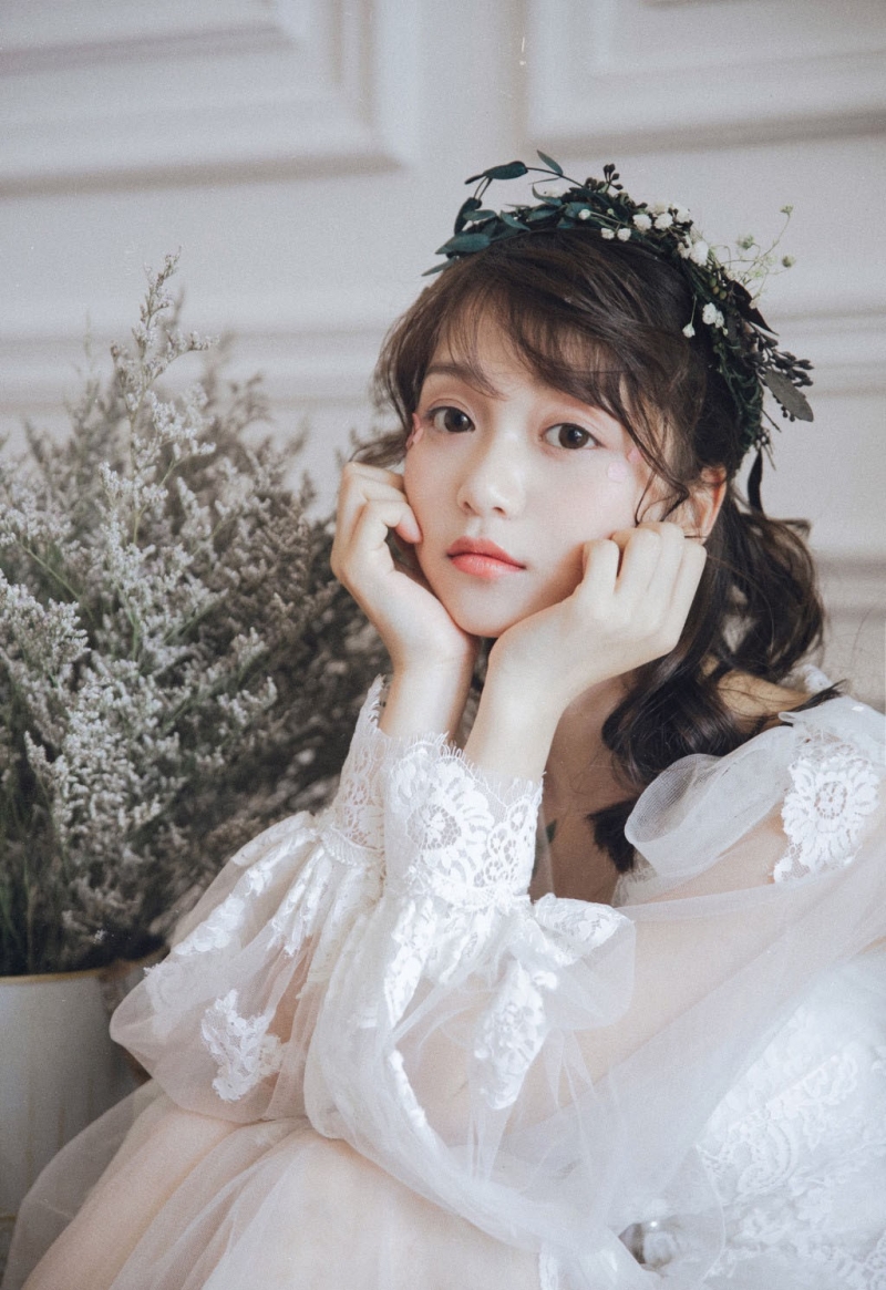 元气少女蕾丝纱裙白嫩肌肤美图  第6张