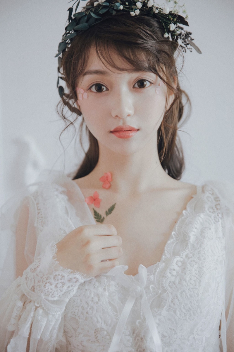 元气少女蕾丝纱裙白嫩肌肤美图  第8张