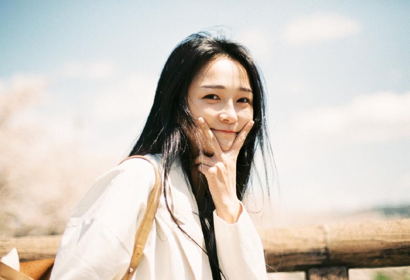 文艺女神长发披肩知性优雅图片  第3张