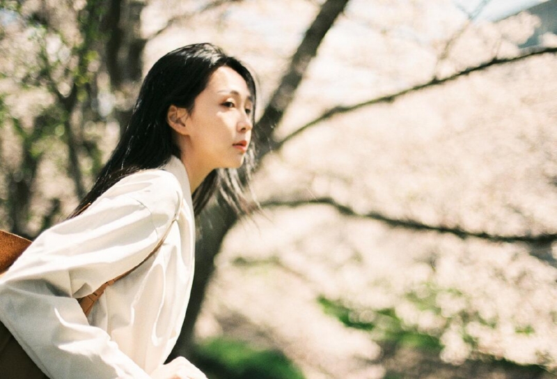 文艺女神长发披肩知性优雅图片  第7张