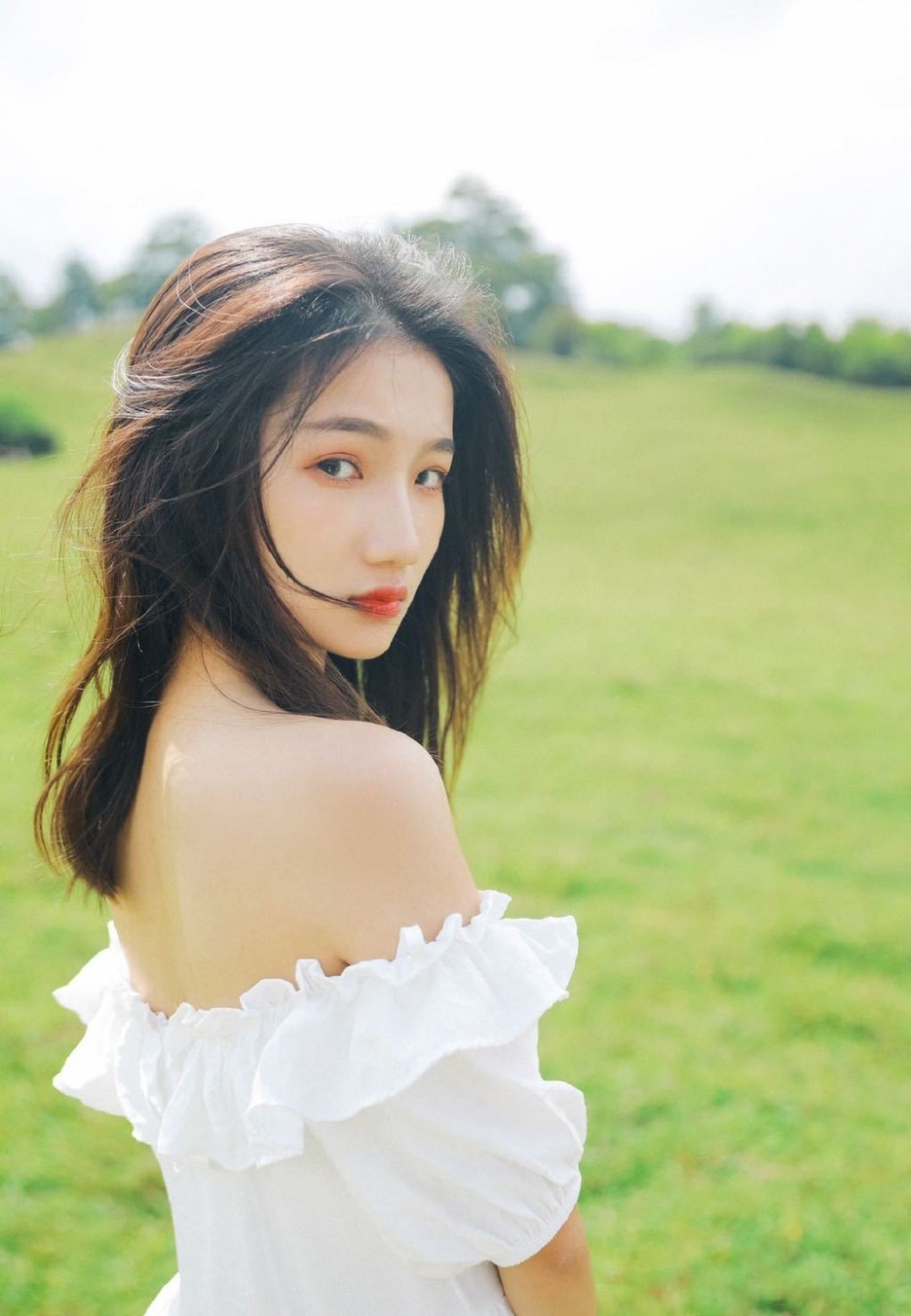 小清新美女一字肩白裙精选图片  第9张