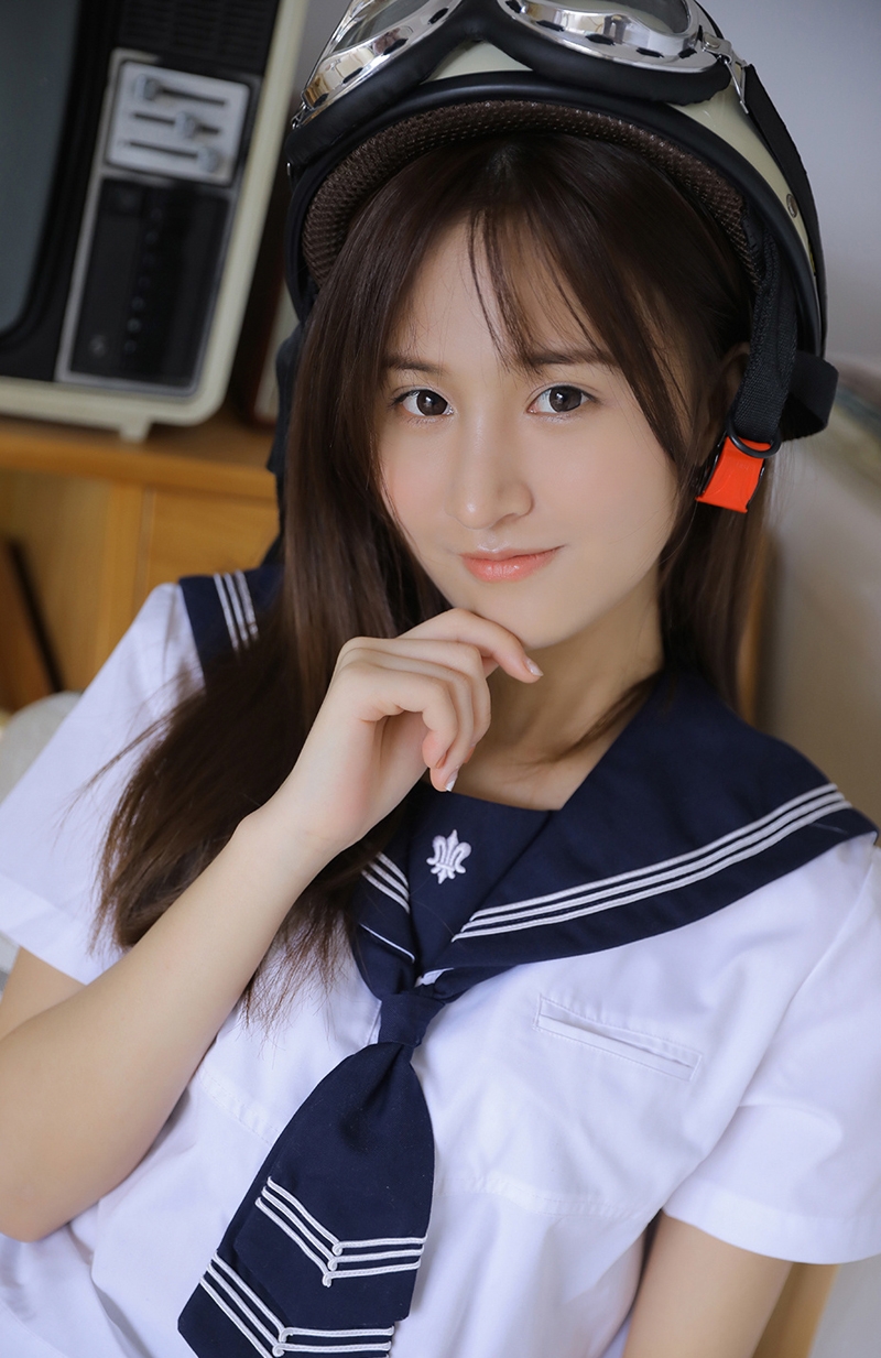 清纯水手服学生妹室内个人写真  第5张