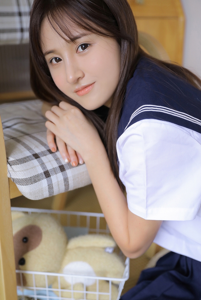 清纯水手服学生妹室内个人写真  第6张