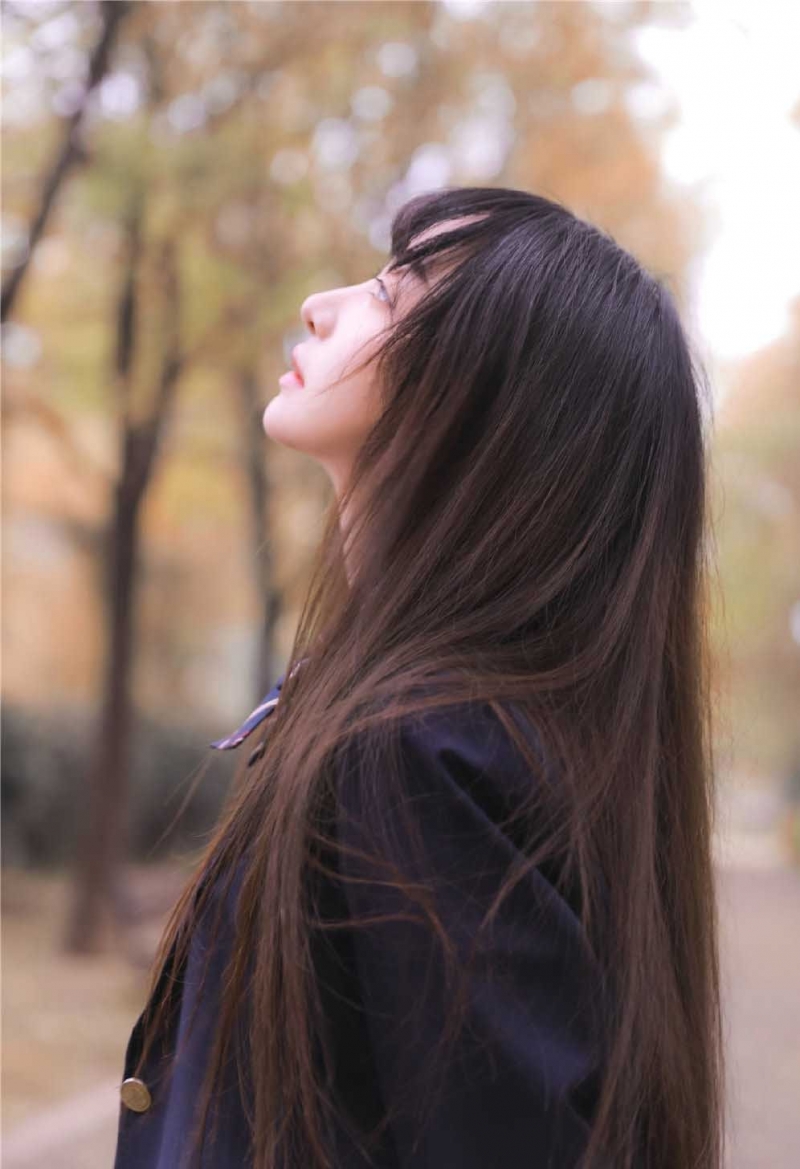 校园女神黑长直发美丽大方写真  第1张