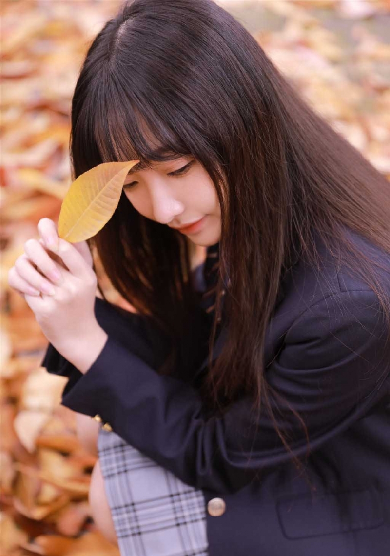 校园女神黑长直发美丽大方写真  第2张