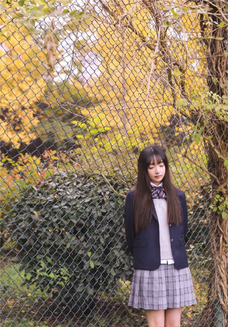 校园女神黑长直发美丽大方写真  第5张