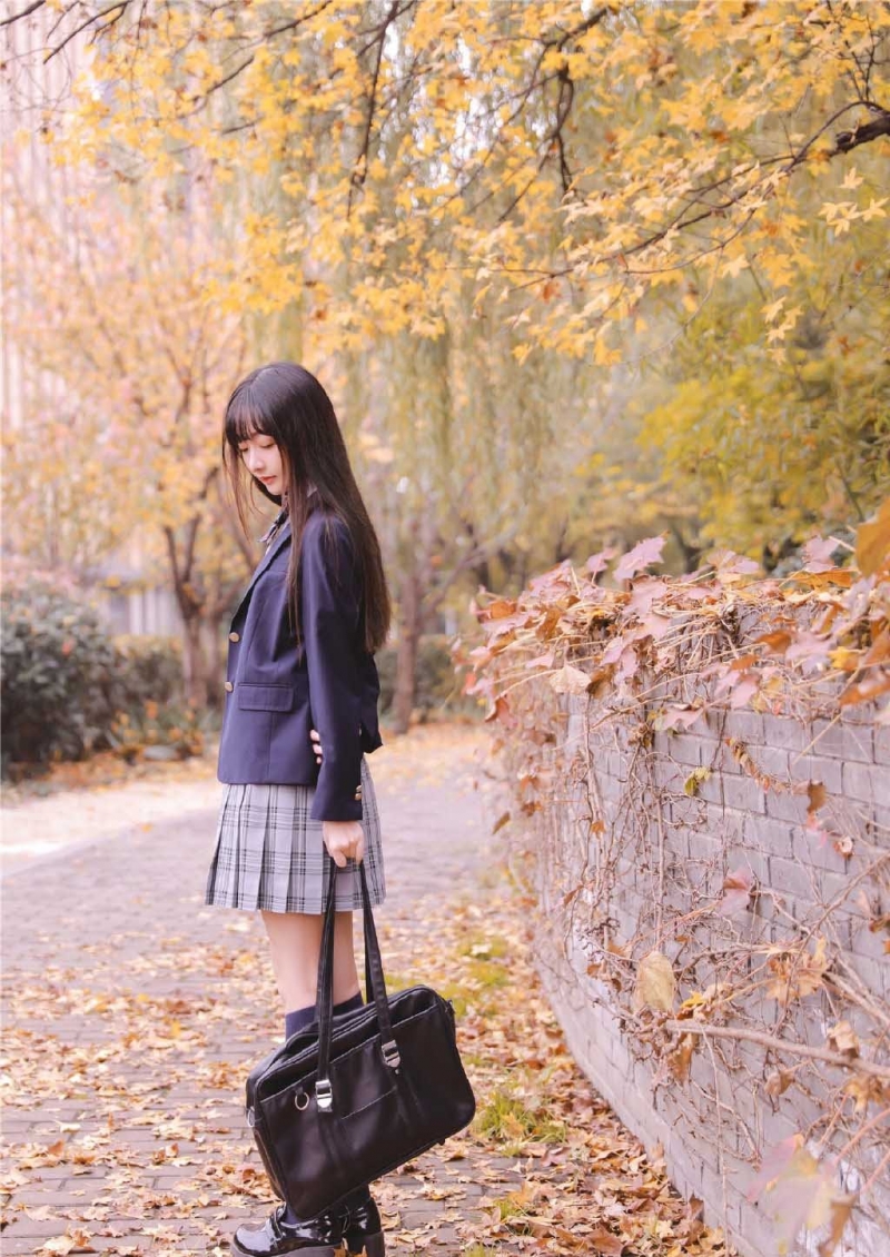 校园女神黑长直发美丽大方写真  第6张