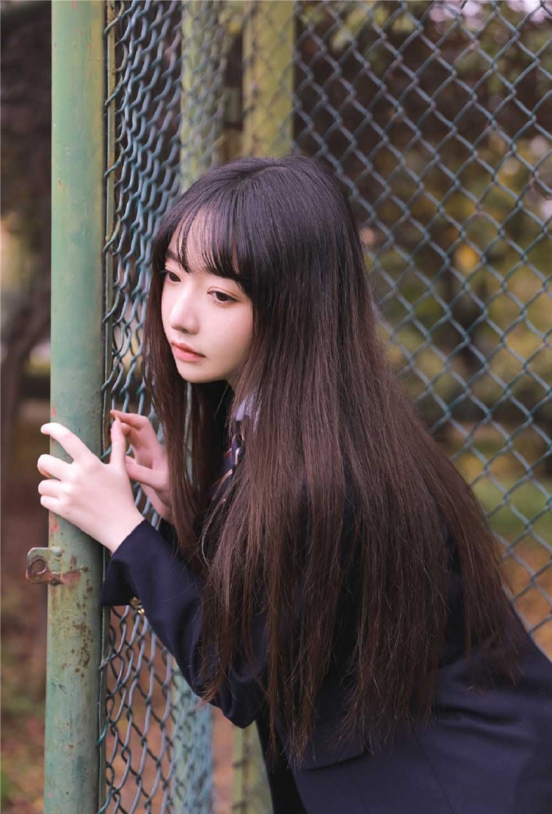 校园女神黑长直发美丽大方写真  第7张