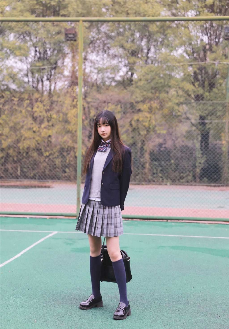 校园女神黑长直发美丽大方写真  第8张