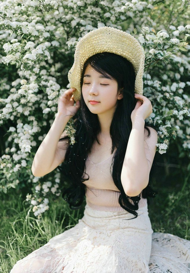 草帽美女黑长直发清新可人写真  第1张