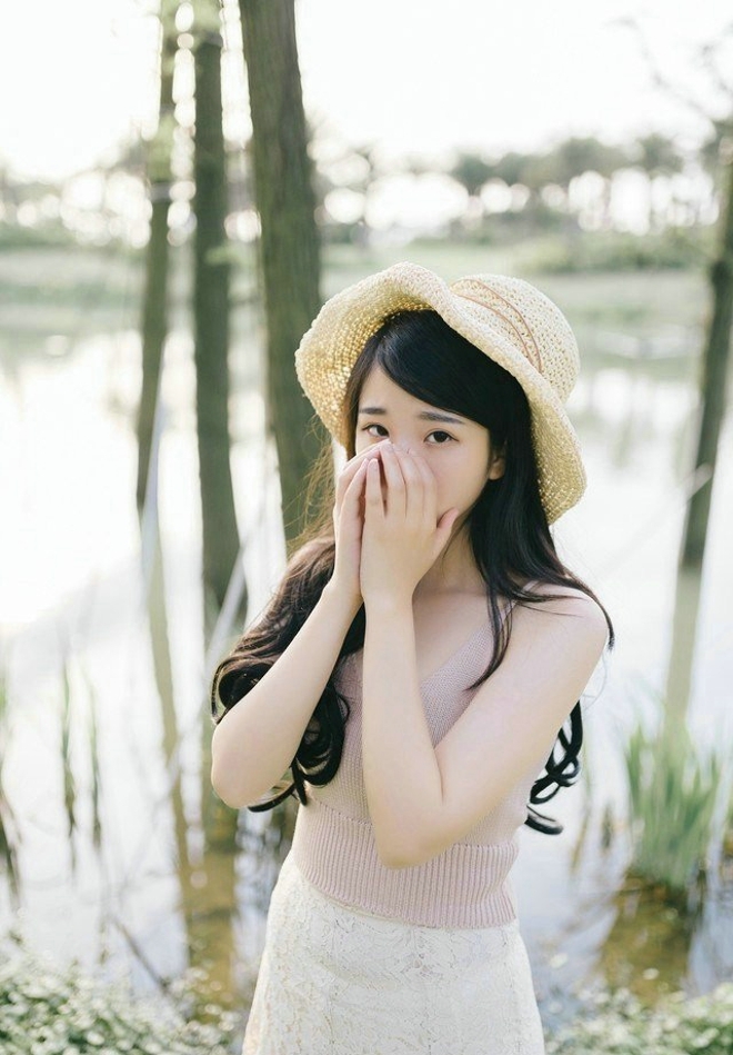 草帽美女黑长直发清新可人写真  第5张
