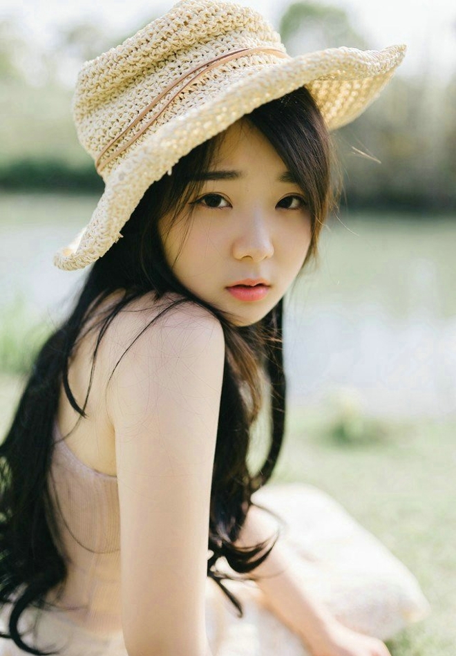 草帽美女黑长直发清新可人写真  第6张
